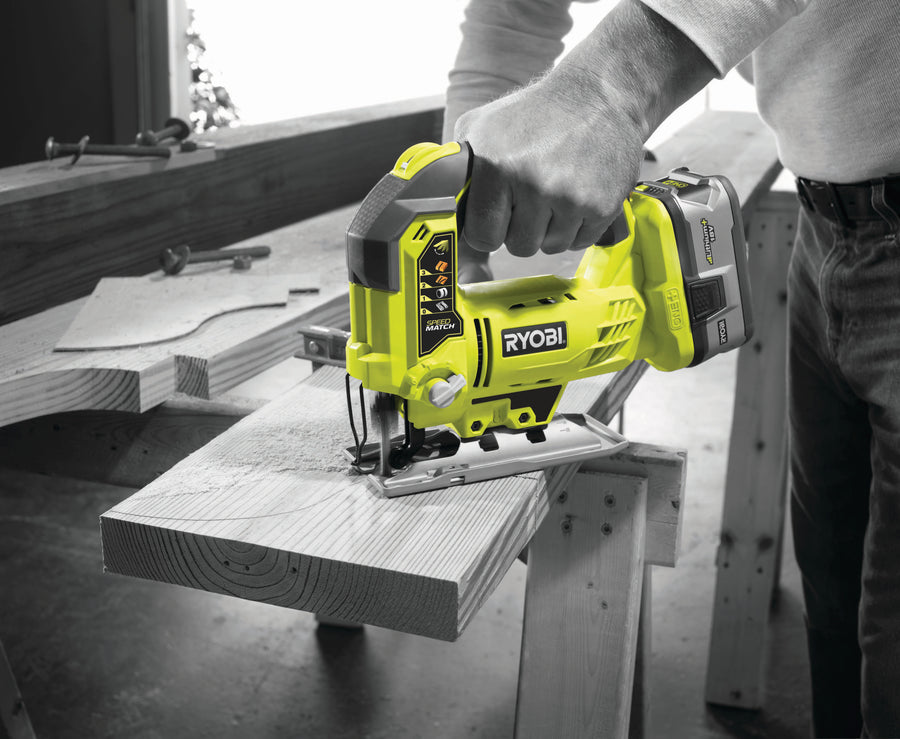 RYOBI 4 outils : 1 perceuse-visseuse + scies (sauteuse, circulaire & sabre) + 2 batteries 4 Ah & 2Ah + 1 chargeur & sac de transport